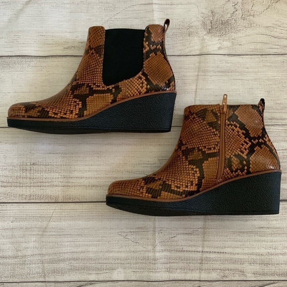 NIB Aerosoles Brandi Women's Ankle Boot in Brown Faux Leather, Size 7 - Picture 3 of 12